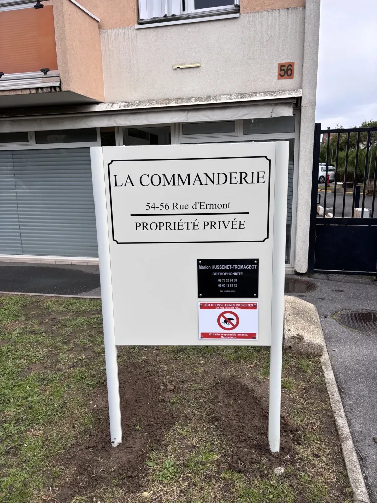 LA COMMANDERIE PANNEAU FACE après 